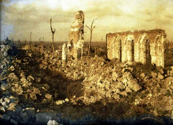 Église endommagée pendant la guerre, Chaulnes, Somme, France, 1917